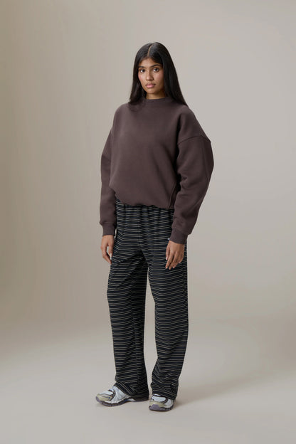 Seekers Classic Sweatshirt in Brown